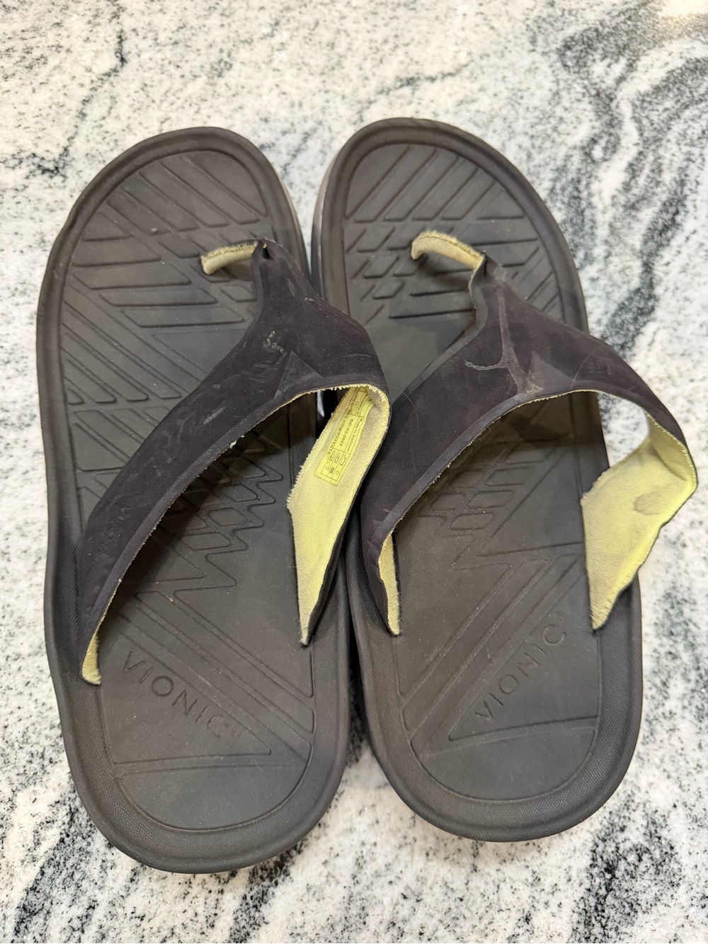 Vionic Restore Black Flip Flops with Light Yellow Lining M9.5 W11